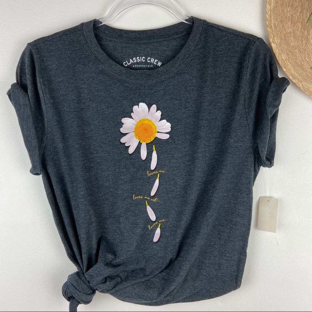 •Aeropostale• Classic Crew Flower T-shirt